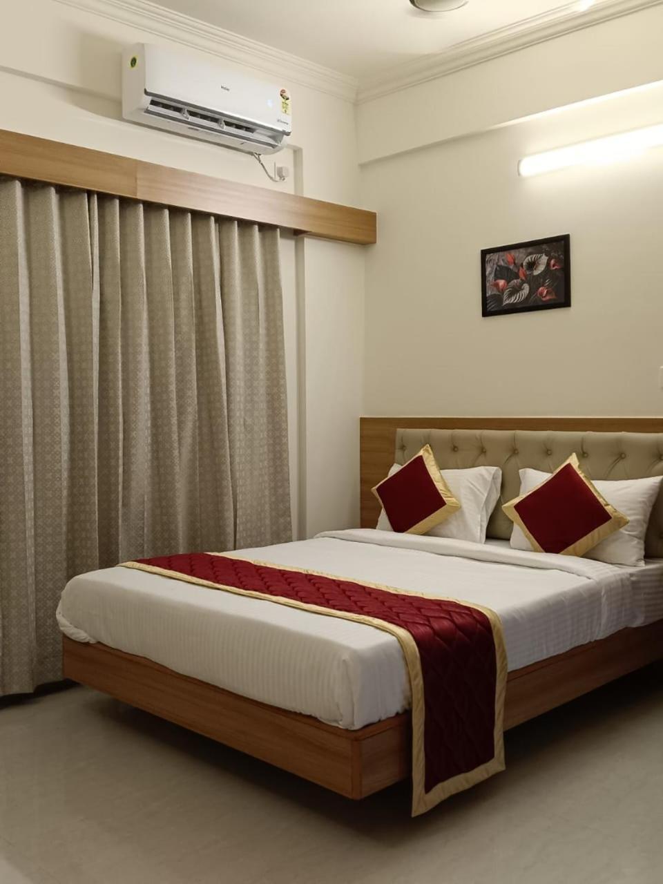 Krishna Inn Бангалор Экстерьер фото