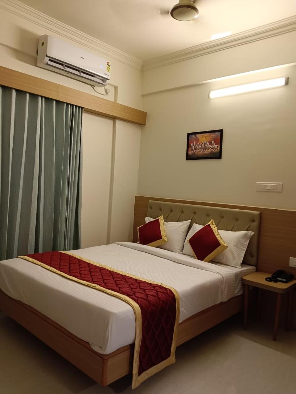 Krishna Inn Бангалор Экстерьер фото
