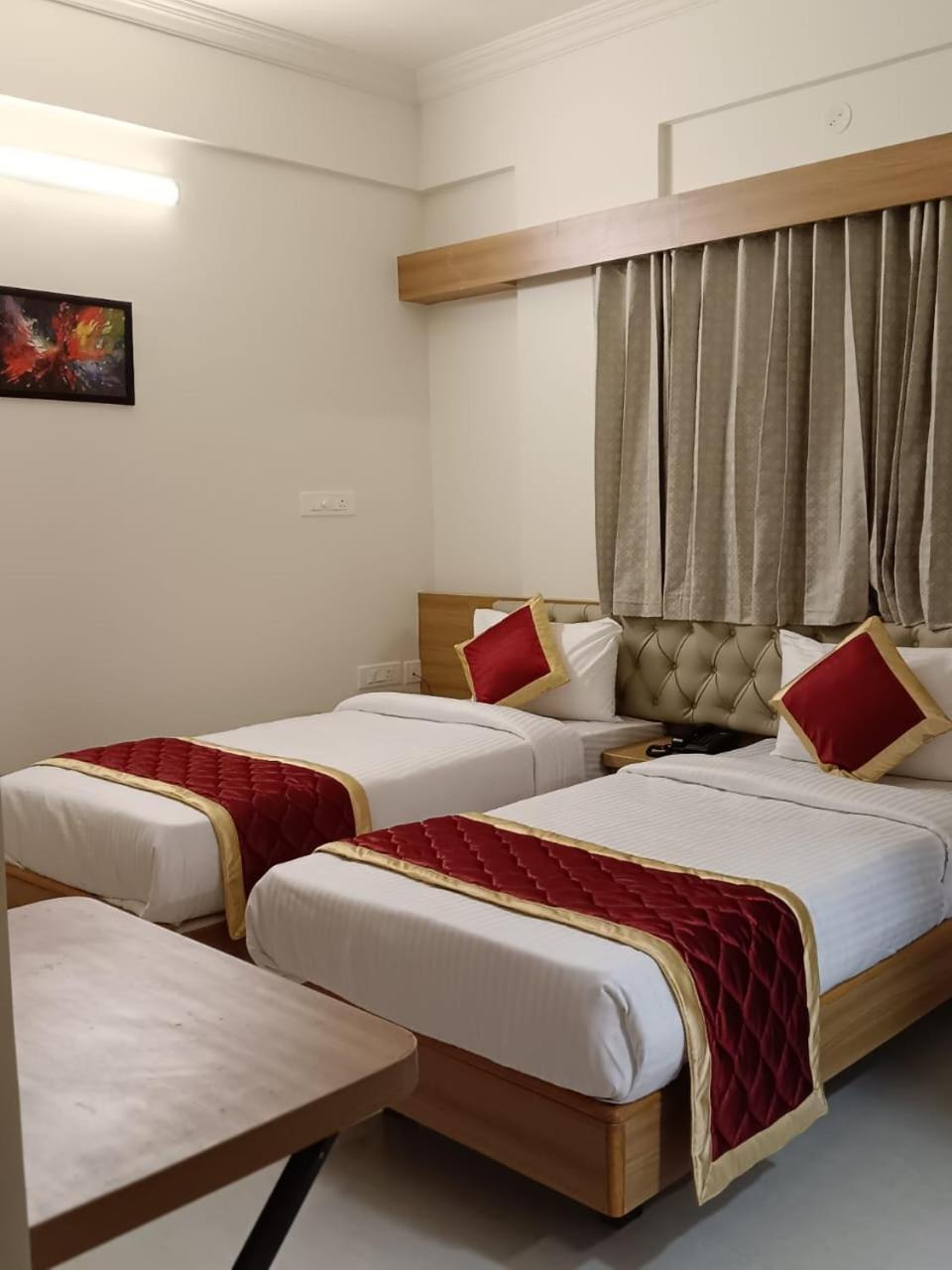Krishna Inn Бангалор Экстерьер фото