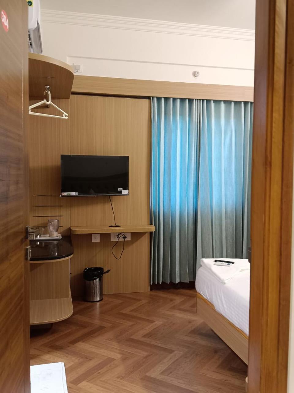 Krishna Inn Бангалор Экстерьер фото