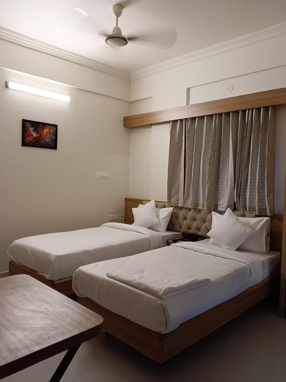 Krishna Inn Бангалор Экстерьер фото