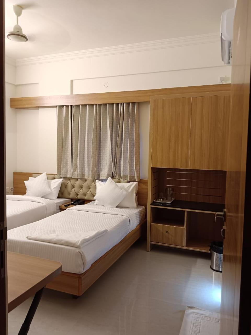 Krishna Inn Бангалор Экстерьер фото