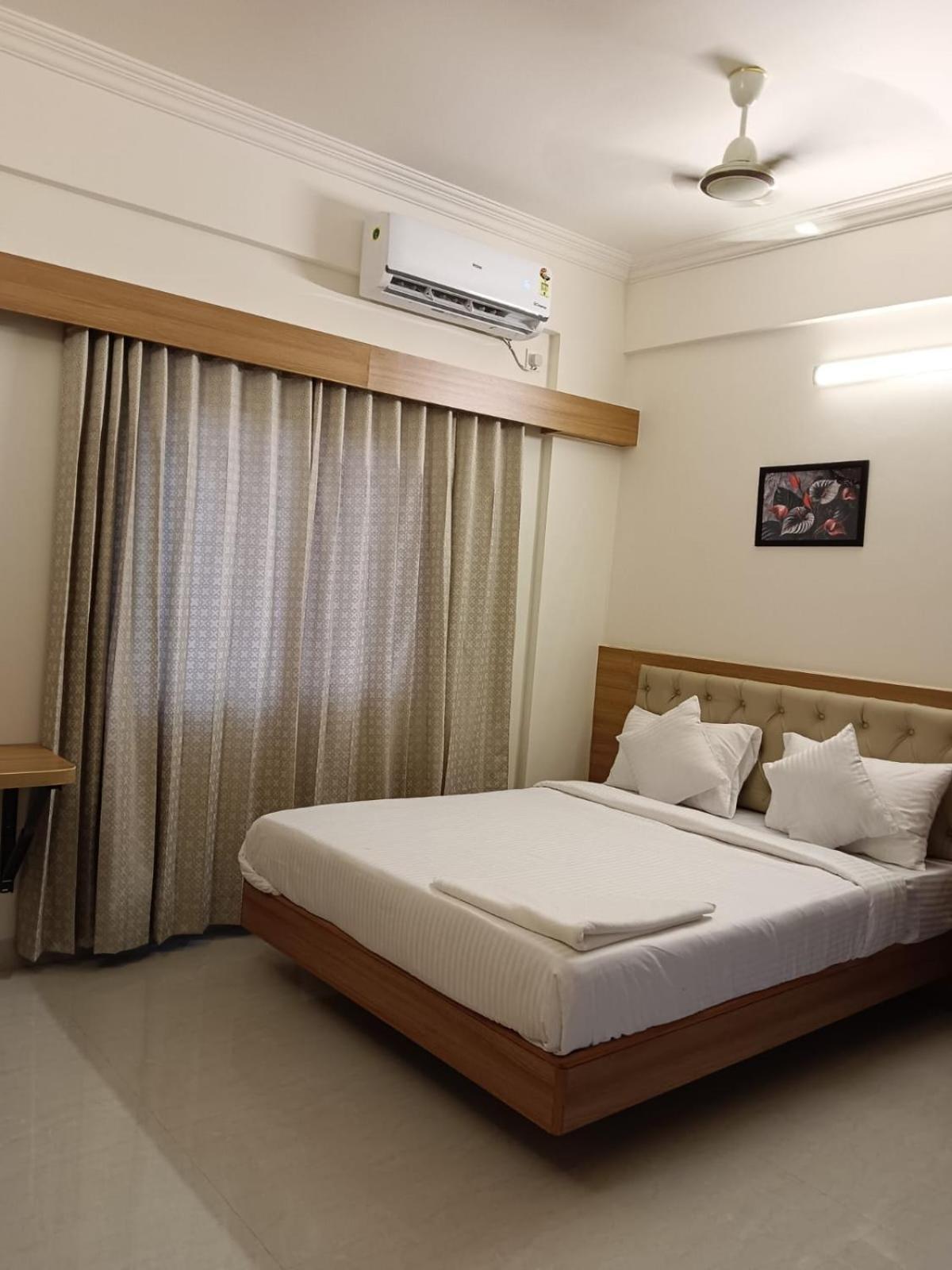 Krishna Inn Бангалор Экстерьер фото